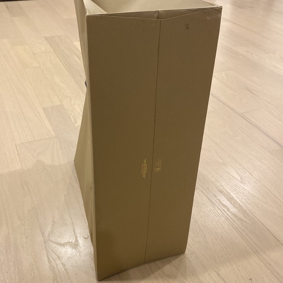 Authentic extra large Burberry paper bag - Picture 12 of 13